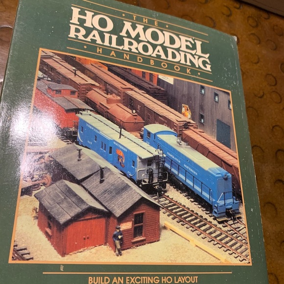 Vtg HO Model Railroading Handbook Softcover 1983